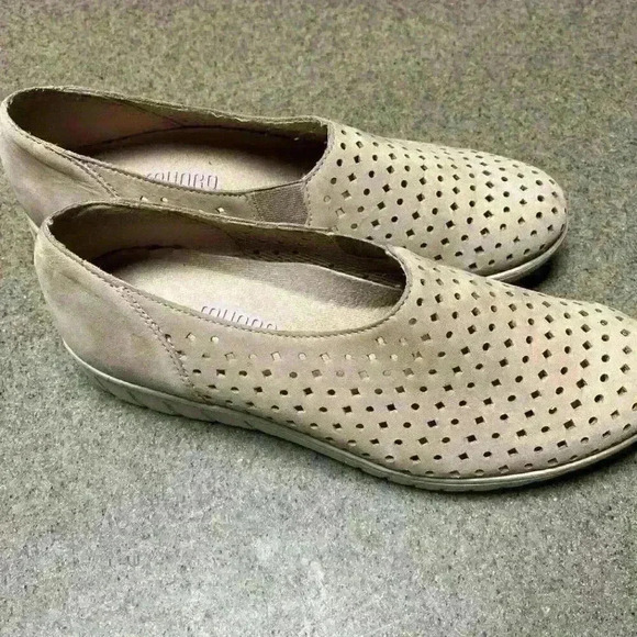 Munro Skipper Sport Slip on Size 8   Color: Stone - Picture 4 of 6